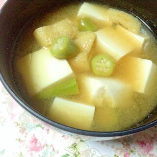 オクラと豆腐と油揚げのお味噌汁